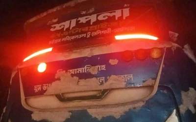 সীতাকুণ্ডে দাঁড়িয়ে থাকা বাসে লরির ধাক্কা, নিহত ৫
