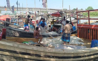 ইলিশ ধরার নিষেধাজ্ঞা শেষ হচ্ছে মধ্যরাতে, সাগরে জেলেদের প্রস্তুতি