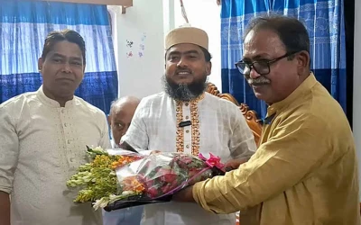 ফুল হাতে জামায়াত প্রার্থীর বাড়িতে মির্জা ফয়সল, কী কথা হলো